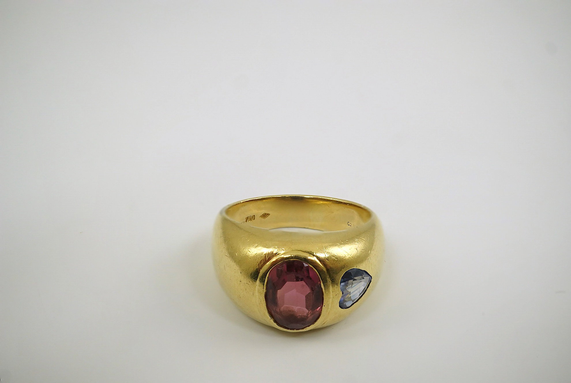 A modern Mappin & Webb 18ct gold and gypsy set pink tourmaline and blue sapphire set dress ring